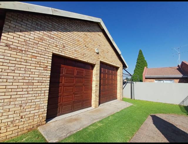 4 BEDROOM HOUSE FOR SALE IN VANDERBIJLPARK SE 3